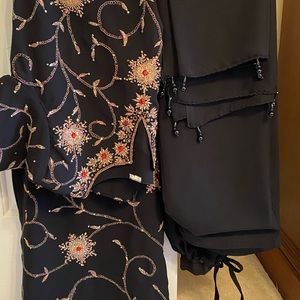 Indian outfit: Salwar- Kameez set, three pieces.